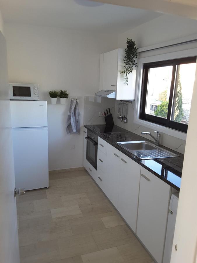 Ferienwohnung Blue Coast Semeli By The Sea Paphos Exterior foto